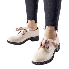 Zapatos beige con pedrería Povegliano
