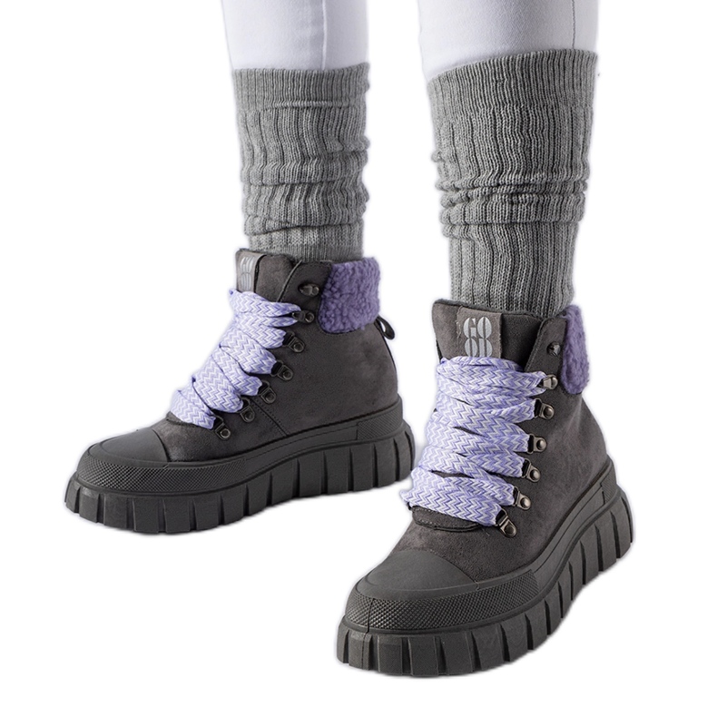 Botines grises con detalles en Roanoke morado
