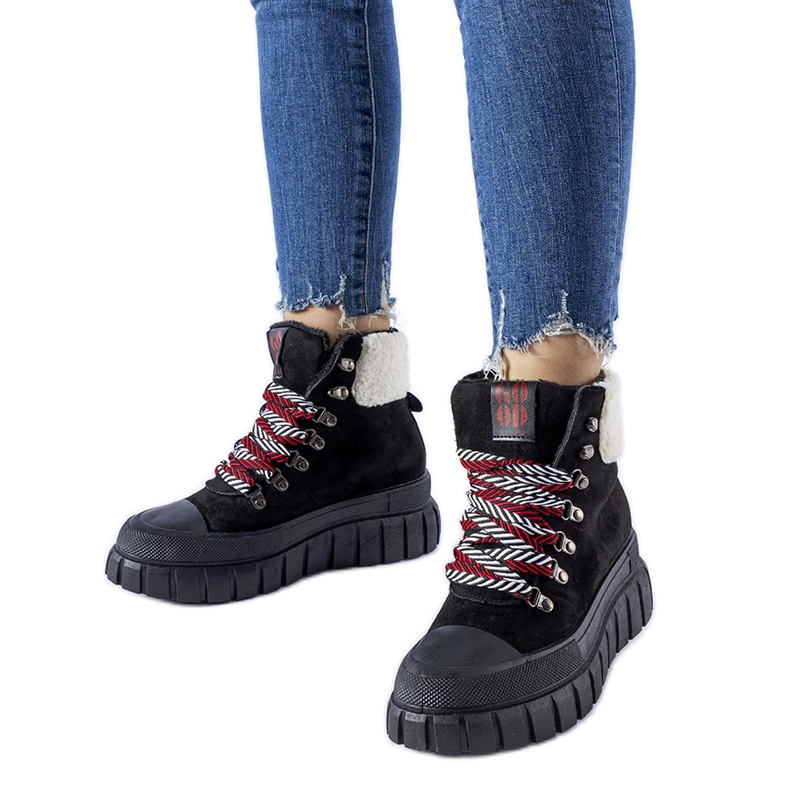 Zapatillas deportivas negras con aislamiento en la plataforma Ottiol. negro Zapatillas deportivas negras con aislamiento en la plataforma Ottiol. negro