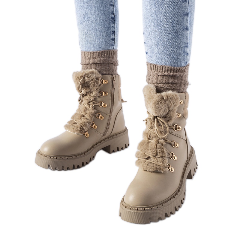 Pantalón de trabajador beige con pelo decorativo de Quarto