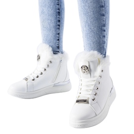 Zapatillas blancas con pelo Lubriano blanco. Zapatillas blancas con pelo Lubriano blanco.