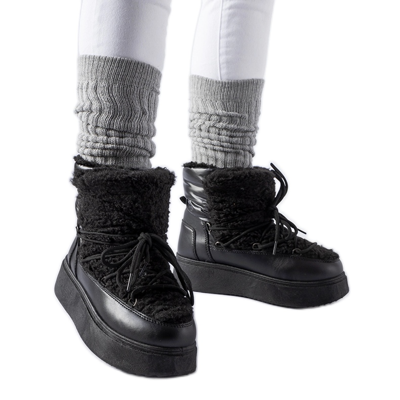 Botas de nieve negras sobre una enorme plataforma Elvio. negro