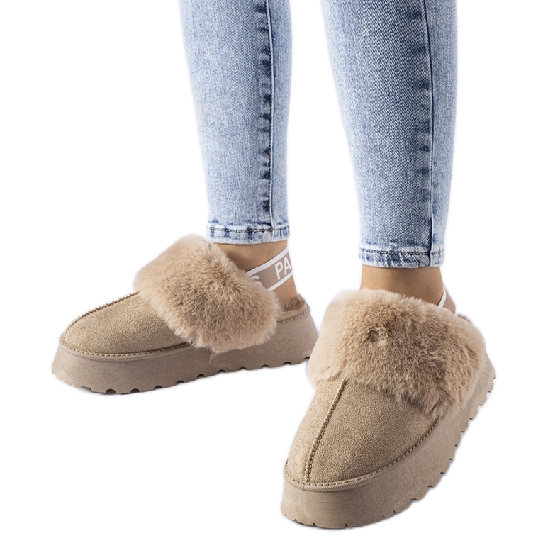 Pantuflas aislantes beige con banda elástica y pelo Sangro Pantuflas aislantes beige con banda elástica y pelo Sangro