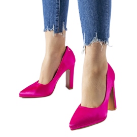 Zapatos de tacón de aguja de raso rosa de Rivers