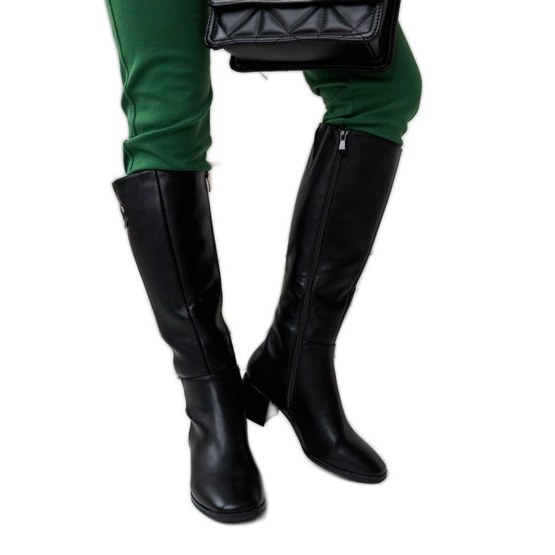 Botas negras con hebilla decorativa Sydney. negro