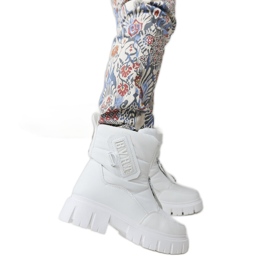 Botas de nieve aislantes blancas con inscripciones Eulalia. blanco