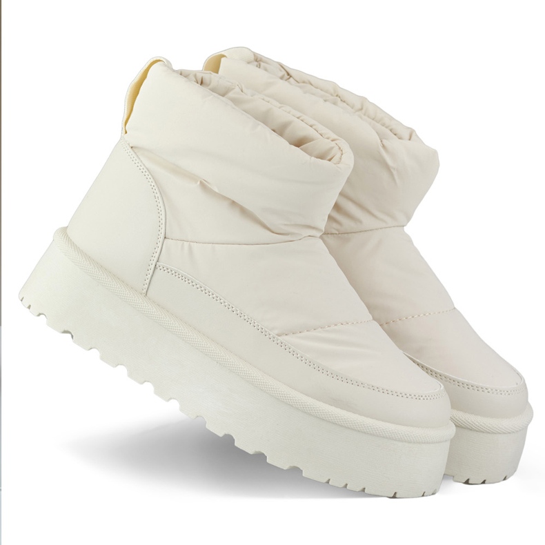 Botas de nieve de invierno de mujer beige con plataforma.