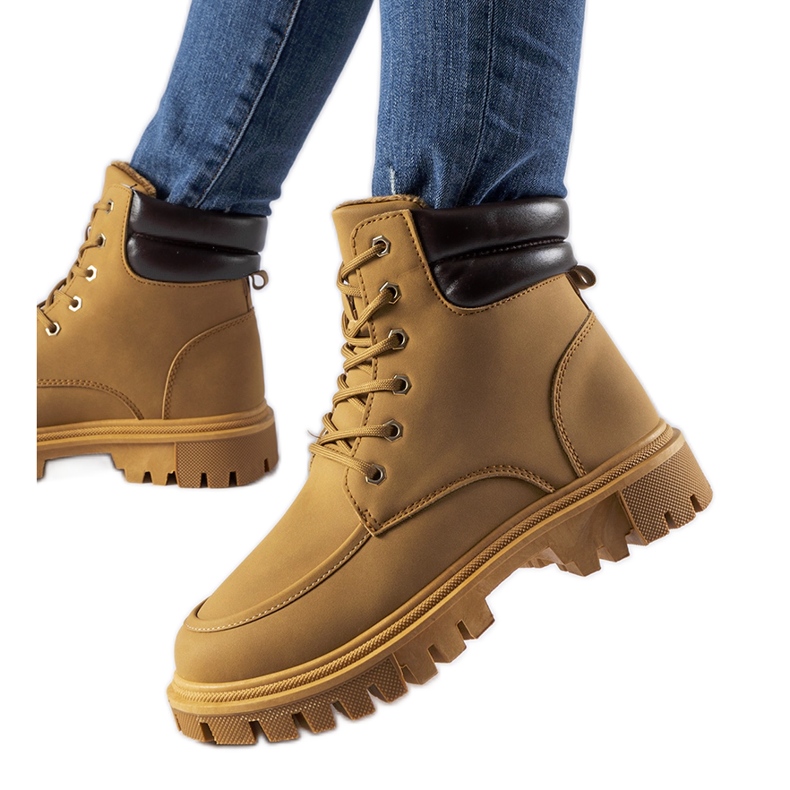 Trabajadores de Conroe marrones, aislados y mate marrón Trabajadores de Conroe marrones, aislados y mate marrón