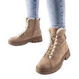 Botines aislantes beige confeccionados en ante ecológico Pompeya