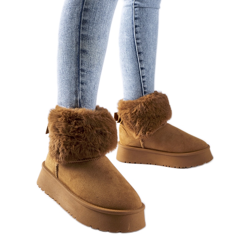 Botas de nieve marrones decoradas con piel de Adelfia. marrón