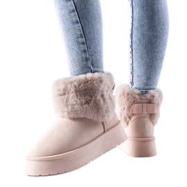Botas de nieve rosas decoradas con piel de Adelfia. rosado