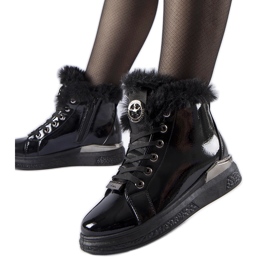 Zapatillas negras forradas con pelo de Lubriano. negro