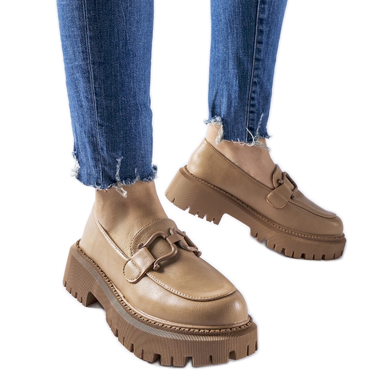 Mocasines beige decorados con hebilla Cava Mocasines beige decorados con hebilla Cava