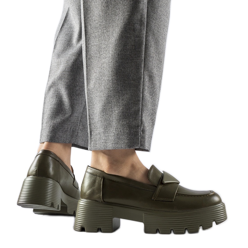 Mocasines verdes con suela maciza de Eligio.