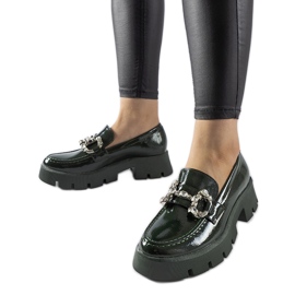 Mocasines charol verde con pedrería Cezet