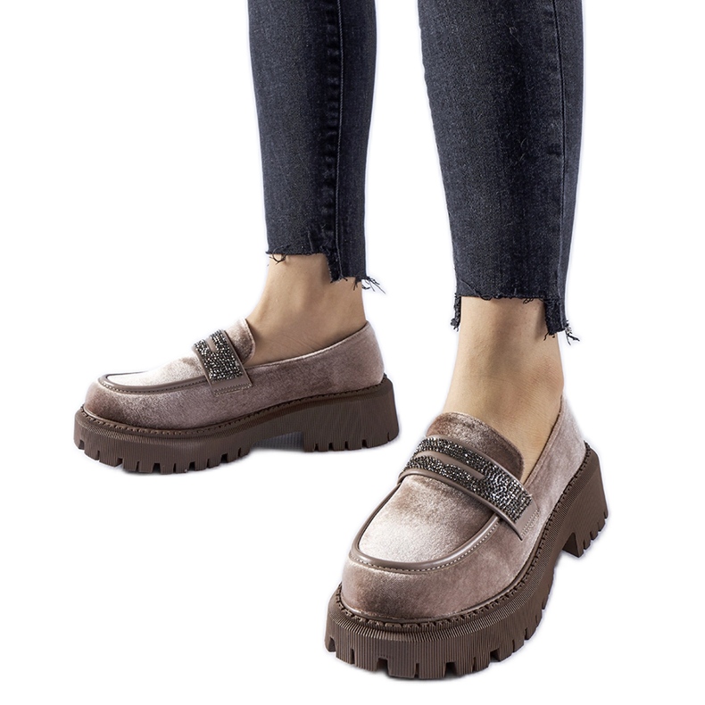 Mocasines marrones decorados con pedrería Longuelo beige