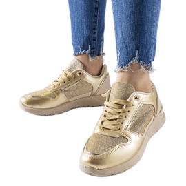 Zapatillas beige y doradas con hilo decorativo de Facondo dorado