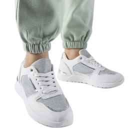 Zapatillas blancas con hilo decorativo de Facondo blanco