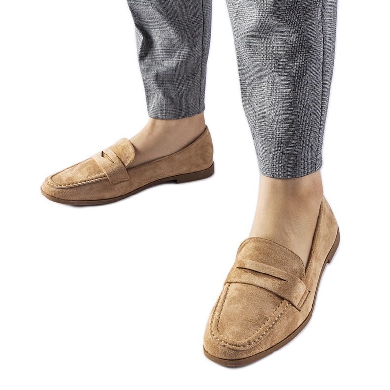 Mocasines beige oscuro confeccionados en ante ecológico Medford