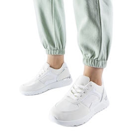 Deportivas blancas confeccionadas en combinado Gallo. blanco