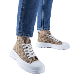 Zapatillas marrones decoradas con el monograma de Terenzio beige