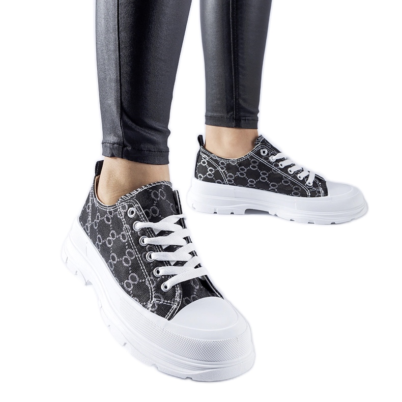 Zapatillas negras decoradas con el monograma de Antonella. negro Zapatillas negras decoradas con el monograma de Antonella. negro