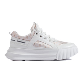 Deportivas blancas de mujer con suela gruesa. blanco