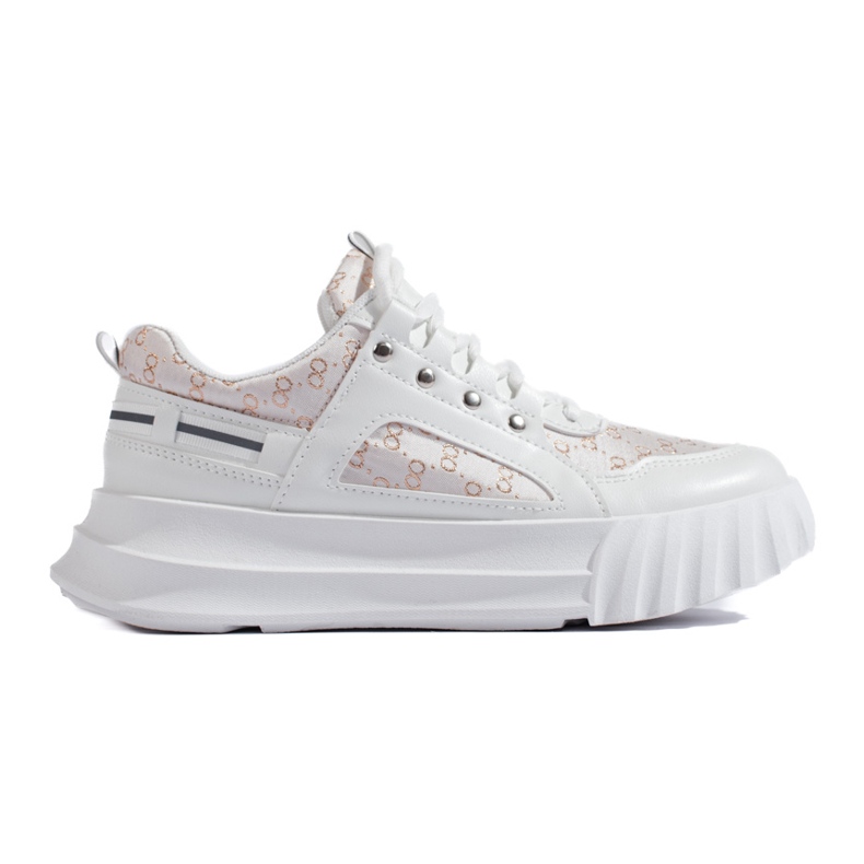 Deportivas blancas de mujer con suela gruesa. blanco