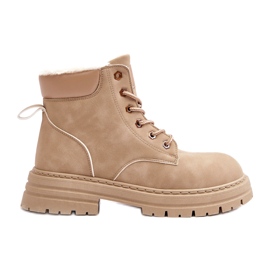 Botas para mujeres aisladas con piel beige Botas para mujeres aisladas con piel beige