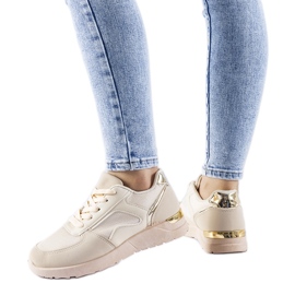 Deportivas beige combinadas con materiales Gallo