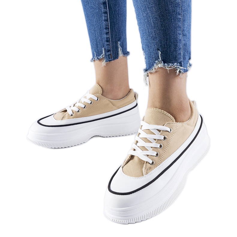 Zapatillas beige con plataforma Plesio.