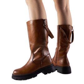 Botas marrones con cremallera Nansen decorativa. marrón