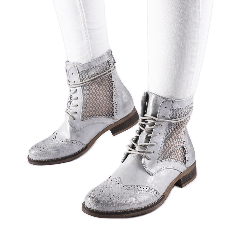 Botas planas plateadas caladas de Reeves plata