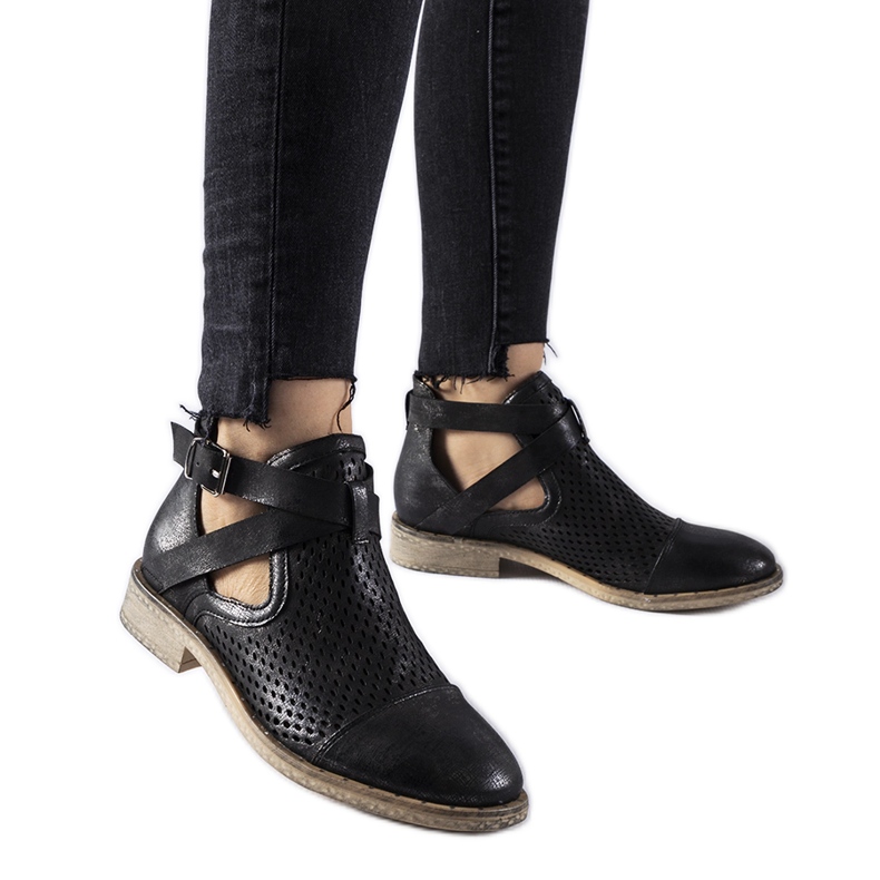 Botines Kooter negros calados y de caña alta