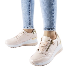 Zapatillas beige decoradas con cremallera Marietta.