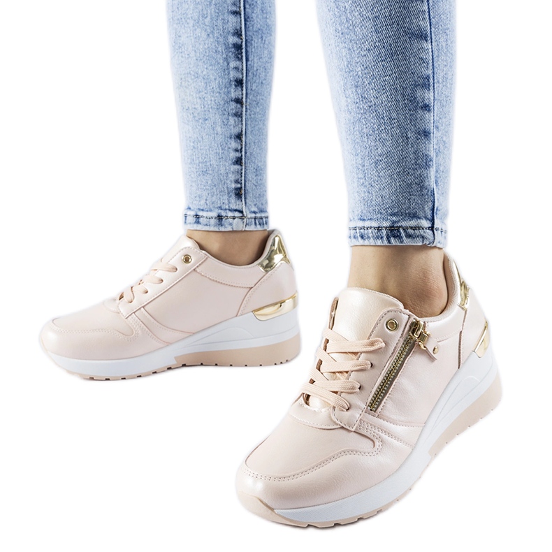Zapatillas beige decoradas con cremallera Marietta.