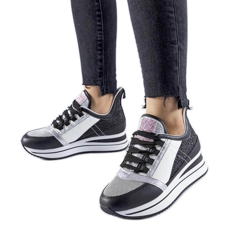 Zapatillas negras con purpurina en la plataforma Marce. negro