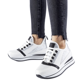 Zapatillas blancas con purpurina en la plataforma Marce. blanco