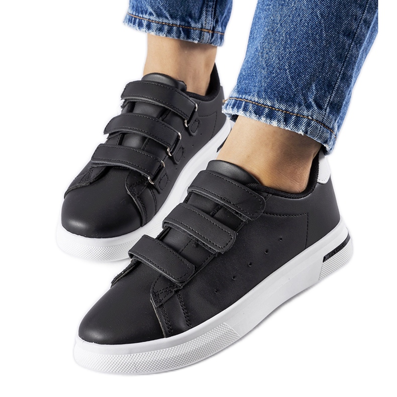 Zapatillas Paré negras con cierre de velcro. negro Zapatillas Paré negras con cierre de velcro. negro