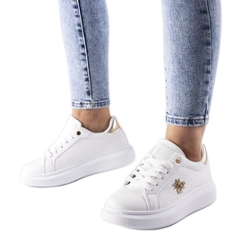Zapatillas blancas con aplicación Fairfax de circonitas. blanco
