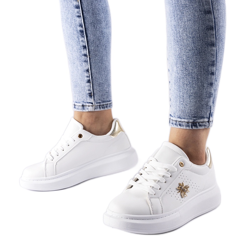 Zapatillas blancas con aplicación Fairfax de circonitas. blanco