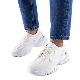 Zapatillas blancas con suela masiva de Gironic. blanco