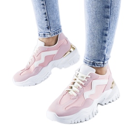 Zapatillas rosas con suela masiva de Gironic. rosado