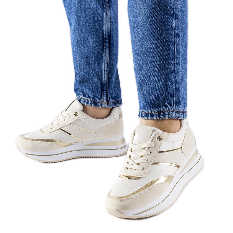 Zapatillas beige con plataforma Nutter. Zapatillas beige con plataforma Nutter.