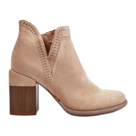 Botines Jolnima beige claro con tacón alto macizo y abertura
