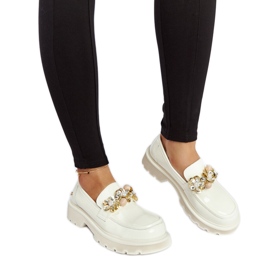 Mocasines charol beige Goe NN2N4202