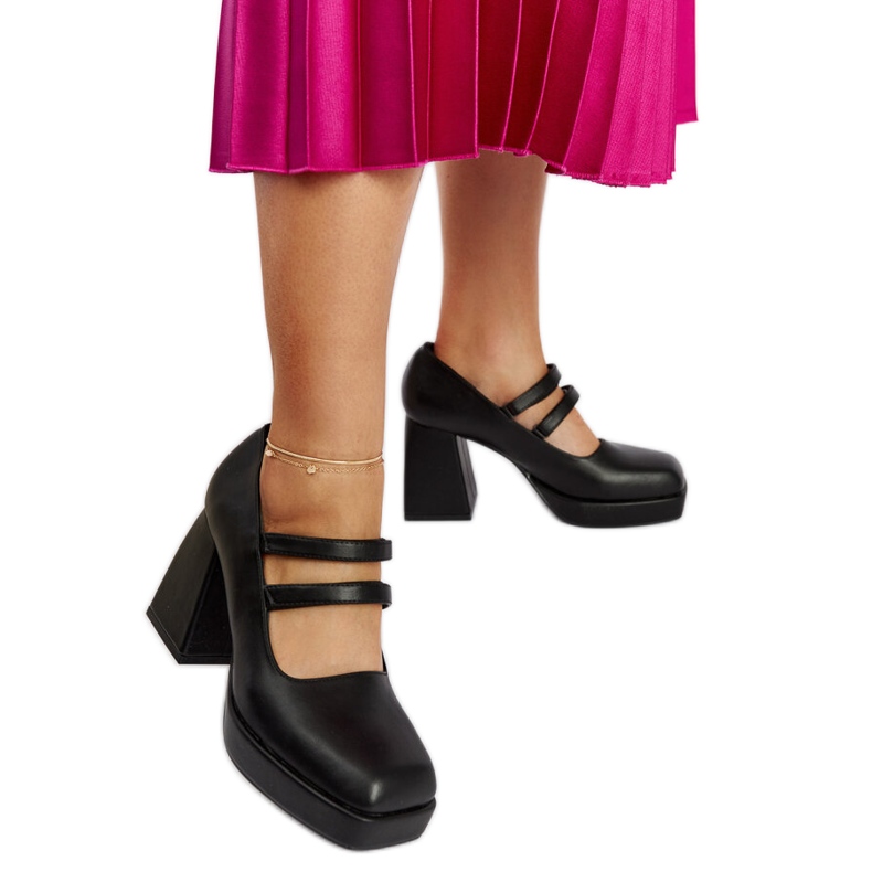 Zapatos de salón Cher negros con tacón en bloque enorme Zapatos de salón Cher negros con tacón en bloque enorme