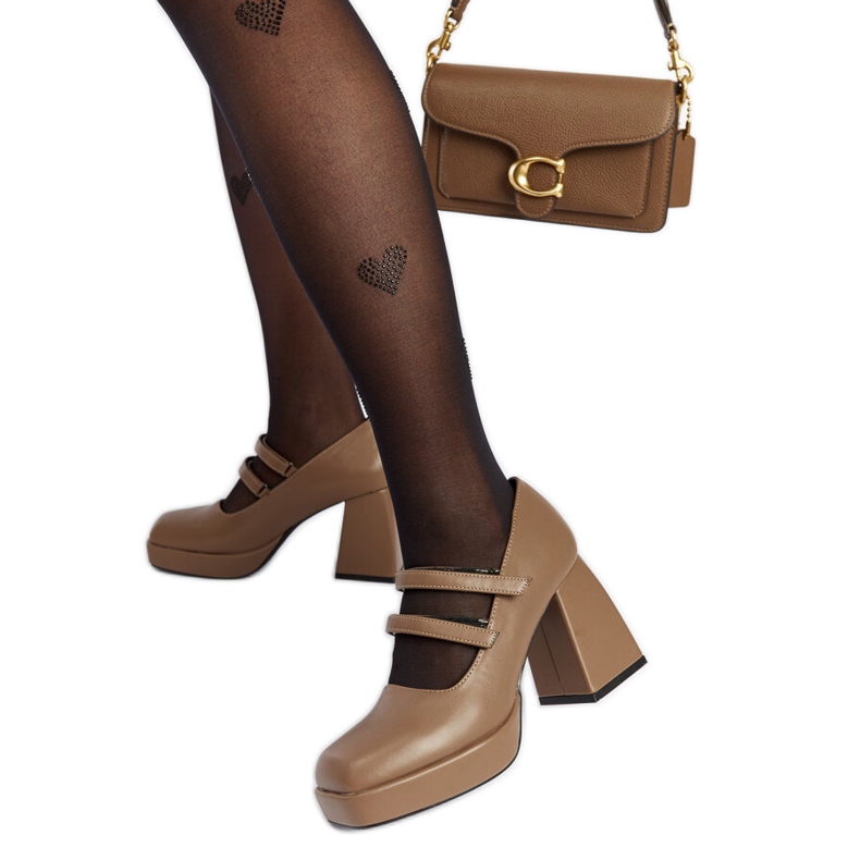 Zapatos de salón Cher en color marrón con tacón de bloque enorme Zapatos de salón Cher en color marrón con tacón de bloque enorme