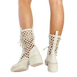 Botas de tacón caladas beige de Visalia