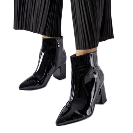 Botines de charol negros de Usinaya